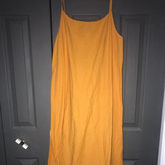Urban Outfitters Mustard Maxi - Picture 2 of 4